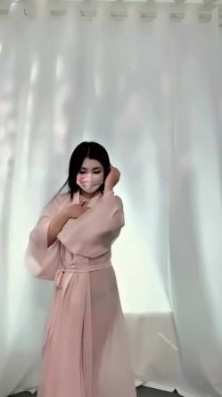 青春无敌，抖音风艺校美少女【杨晓花】定制福利，露脸露点，各种热门BGM裸舞 截图16