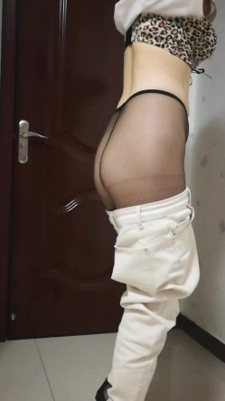 风韵犹存身材好奶子大又骚的反差人妻广场舞御姐【饺子】私拍~各种撩骚热舞打炮紫薇熟女控 截图10