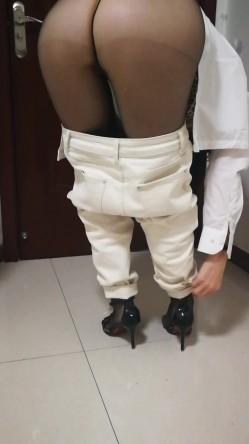 风韵犹存身材好奶子大又骚的反差人妻广场舞御姐【饺子】私拍~各种撩骚热舞打炮紫薇熟女控 截图11