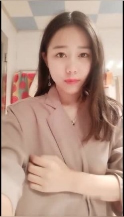 年轻眼镜短发萌妹子床上自慰 学生制服苗条身材翘着屁股手指抠逼非常诱人 很是诱惑不要错过 截图15
