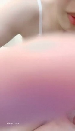 新人！大学生下海~校花级别，【小佳佳】，兼职黄播，洗澡扒穴，能清楚的看到那个小洞洞，挺清纯的，推荐 截图15