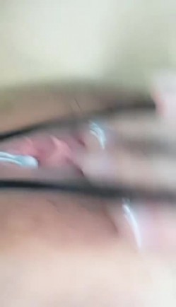 颜值高身材好的新人妹子露脸，情趣内衣太性感把奶子衬托的很诱人，骚逼非常粉，逼里塞个道具自慰，呻吟可射 截图13