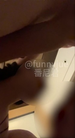 推特13万绿帽夫妻「番尼君」付费资源 三十路某校女教导主任玩夫妻交换 截图3