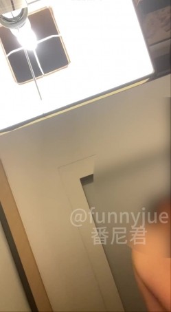 推特13万绿帽夫妻「番尼君」付费资源 三十路某校女教导主任玩夫妻交换 截图4