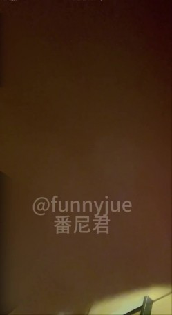 推特13万绿帽夫妻「番尼君」付费资源 三十路某校女教导主任玩夫妻交换 截图13