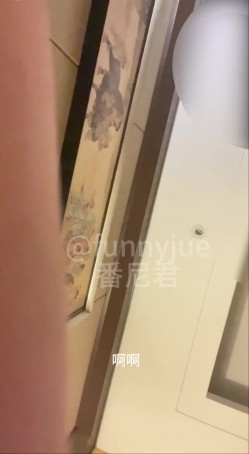 推特13万绿帽夫妻「番尼君」付费资源 三十路某校女教导主任玩夫妻交换 截图16