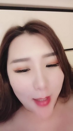 高颜值超级巨乳坦克『若水G』高清源码录制27小时直播合集 跟气球一样大的一对大咪咪超诱惑 截图13