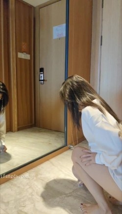 淫妻福利，91大神圈养极品骚婊，反差眼镜母狗【小懒猫】各种公共场所露出自慰3P调教 截图4