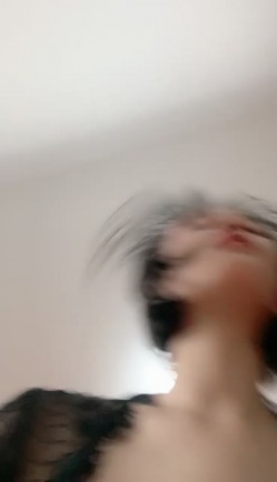 无敌身材短发美少女！腰细胸大完美！骑乘姿势操的奶子晃动，黑丝美腿翘起，第一视角抽插 截图2