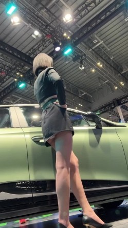 [超级裙底]最新2023上海车展各色美女模特 总有一款你喜欢 截图13