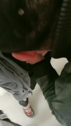 老板娘去表妹干活的工地勾引包工头一块在毛坯房里淫乱3P 截图6