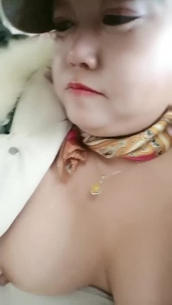 老板娘去表妹干活的工地勾引包工头一块在毛坯房里淫乱3P 截图9