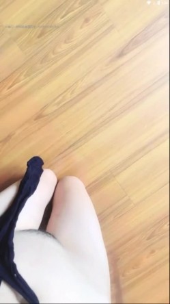 天使般的脸蛋儿魔鬼般的身材形容的就是她，170CM身高9头身大长腿艺校女神下海，不愧是学舞蹈的 截图3