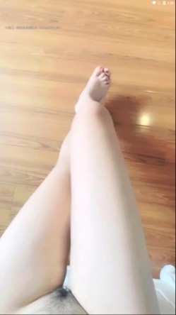 天使般的脸蛋儿魔鬼般的身材形容的就是她，170CM身高9头身大长腿艺校女神下海，不愧是学舞蹈的 截图5