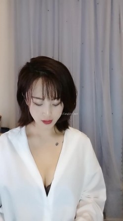 顶级胸膜【爱笑小女子】真的好美~36D巨乳 截图1