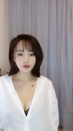 顶级胸膜【爱笑小女子】真的好美~36D巨乳 截图3