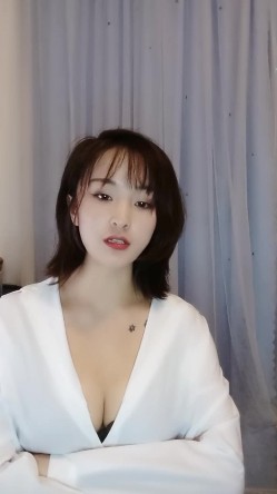 顶级胸膜【爱笑小女子】真的好美~36D巨乳 截图4