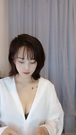 顶级胸膜【爱笑小女子】真的好美~36D巨乳 截图6