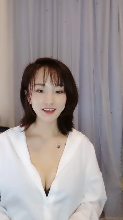 顶级胸膜【爱笑小女子】真的好美~36D巨乳 截图7