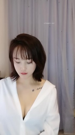 顶级胸膜【爱笑小女子】真的好美~36D巨乳 截图9