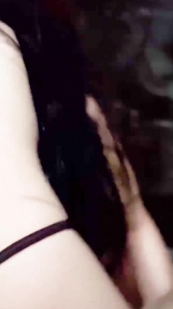 校园霸凌-可怜的女孩只因偷喝了一点舍友的营养快线,就被舍友扒光衣服强迫她把剩下的灌进逼里去,还要求赔一百块钱 截图14