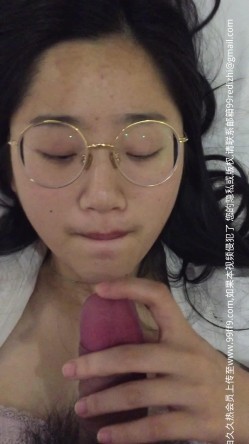 眼镜妹小冰1080P 真正的原版视频包含啪啪、口爆、颜射 截图4