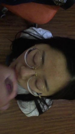 眼镜妹小冰1080P 真正的原版视频包含啪啪、口爆、颜射 截图15