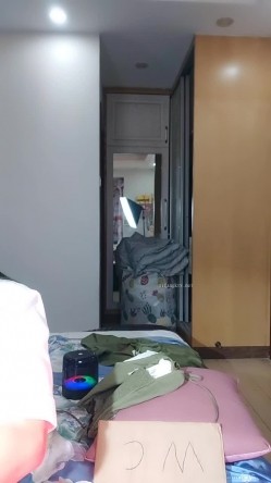 绿播转黄播！【馒头逼粉妹妹】这么可爱多18岁妹妹裸舞，现在的00后真是疯狂~强烈推荐 截图14