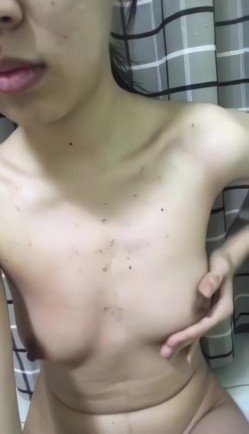 《云盘高质 泄密》露脸才是王道！做理财销售的反差婊【曾译萱】私生活糜烂，重毛黑木耳 截图3