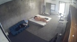 黑客破解家庭网络摄像头偷拍住毛坯房的年轻情侣疯狂做爱有时一天做爱几次 截图5