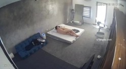 黑客破解家庭网络摄像头偷拍住毛坯房的年轻情侣疯狂做爱有时一天做爱几次 截图6