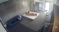 黑客破解家庭网络摄像头偷拍住毛坯房的年轻情侣疯狂做爱有时一天做爱几次 截图9