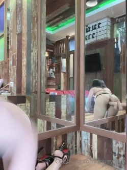 【你的淫荡姨妈】泰国轻熟人妻型巨乳网黄御姐「Muaymyb」露脸大尺度私拍 风骚露出男女通吃多穴满足 截图13