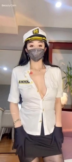 抖音颜值靓女【肉肉天鹅】S身材大长腿，激情裸舞，白虎逼掰逼自慰 截图1