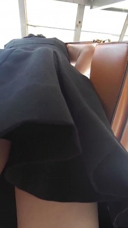 《极限CD大师重磅 作品》女神级别清一色的气质小姐姐！冒险贴身抄底多位裙子美女各种骚丁真空无内小风一吹凉快极了 截图3