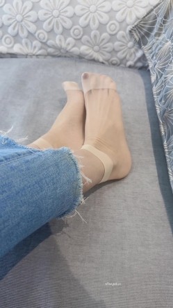 快手极品御姐【蜜桃依依】疯狂插穴BB都被操烂了 截图1