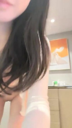 重磅！ ️女神终于突破自我~【你最好别想我】首次完美裸露三点 ️道具自慰~爽！ 截图3