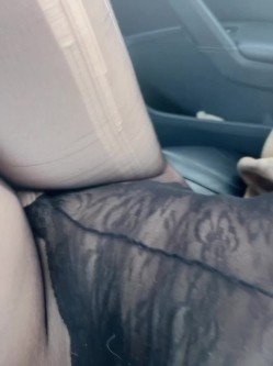 【名模新流出速递】，秀人网 ，【豆瓣酱】，户外遥控跳蛋+露出 车内被玩逼漏点，公众场合超刺激 截图11