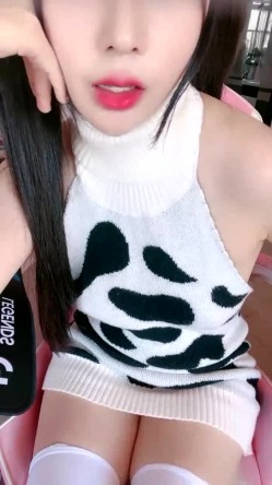 最新网红瓜曝光，抖音二次元卡哇伊可盐可甜高颜美少女【小九酱】露脸定制私拍，美鲍美菊道具紫薇啪啪呻吟销魂，撸点很高 截图2