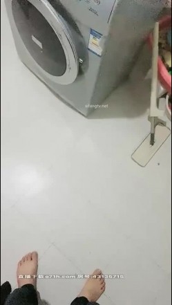 【大叔淦学妹】超级清纯甜美的大学生妹子，和包养她的大叔在一起，先去KTV唱唱歌，回来后就先来了一发，下面太粉太紧了忍不住内射 截图9