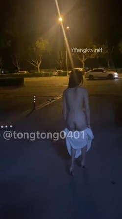 推上极品人妻彤彤堕落,各种场景,户外漏出 勾引维修大叔22V,小卖部 外卖饭店 餐厅 高速公路 大街小巷 截图3