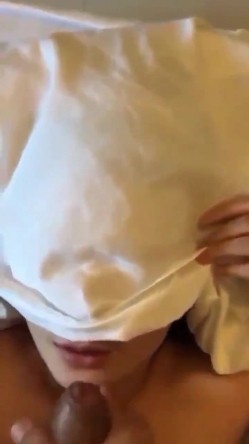 少妇偷情 被无套输出 有点害羞 露个嘴巴等着吃精液 射了一嘴 截图11