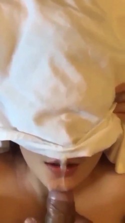 少妇偷情 被无套输出 有点害羞 露个嘴巴等着吃精液 射了一嘴 截图12