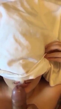 少妇偷情 被无套输出 有点害羞 露个嘴巴等着吃精液 射了一嘴 截图13
