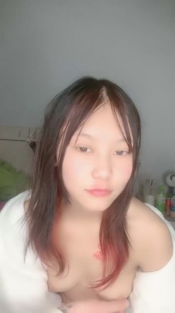 嫩嫩新人小妹妹！居家小男友操逼！按着脑袋深喉插嘴，多毛小骚穴抽插，闭着眼睛很享受 截图3