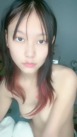 嫩嫩新人小妹妹！居家小男友操逼！按着脑袋深喉插嘴，多毛小骚穴抽插，闭着眼睛很享受 截图15