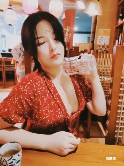 【重磅福利】高端私密群内部交流福利第七包， 美女如云，出自国内最顶尖的五个付费群，群友天南海北，以淫妻为乐 截图5