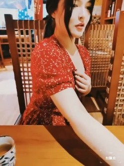 【重磅福利】高端私密群内部交流福利第七包， 美女如云，出自国内最顶尖的五个付费群，群友天南海北，以淫妻为乐 截图9