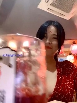 【重磅福利】高端私密群内部交流福利第七包， 美女如云，出自国内最顶尖的五个付费群，群友天南海北，以淫妻为乐 截图13