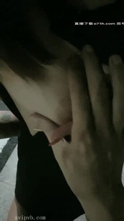 00草了草 高颜值极品身材的漂亮小姐姐和男友户外漏出美妙的翘臀，去公厕口交啪啪大秀 截图15